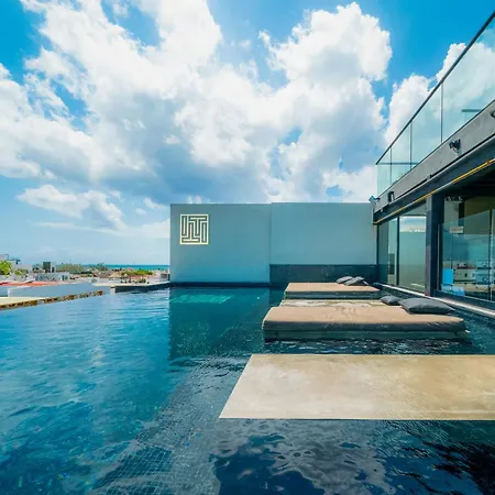 1 Bedroom Condo With Rooftop Pool & Bar - At It Residences - Condo Iris